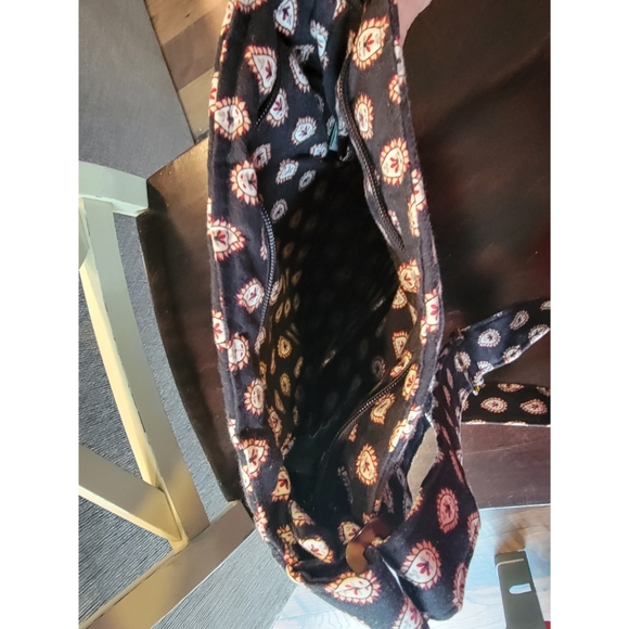 Vera Bradley Crossbody Bag with Front Zippered pocket. EUC - Picture 14 of 16